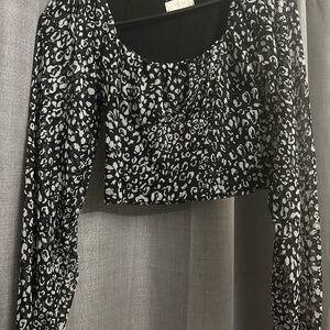 Black and White Fitted Crop Blouse with Long Sleeves
